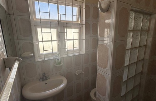 Hopefield Apartment | Spacious Upstairs 3-bedroom apartment with AC, WiFi in delightful Christ Church.