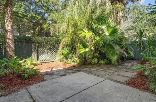 Central Carrollton Association House | Spacious uptown home with private yard