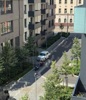 Zizkov Apartment | Spacious urban apartment with terrace
