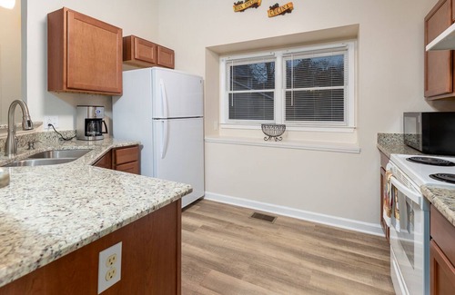 East Raleigh House | Spacious Urban Suburban Oasis Near Wake Med &Downtown.