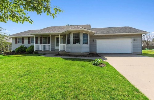 Urbana House | Spacious Urbana Family Retreat