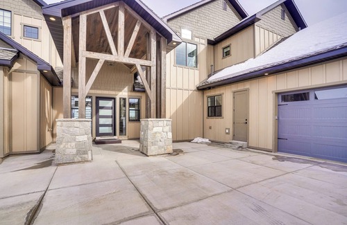 Brian Head Cottage | Spacious Utah Escape w/Balcony & Mountain Views!