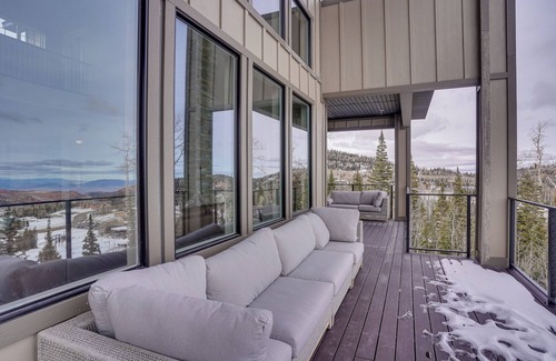 Brian Head Cottage | Spacious Utah Escape w/Balcony & Mountain Views!