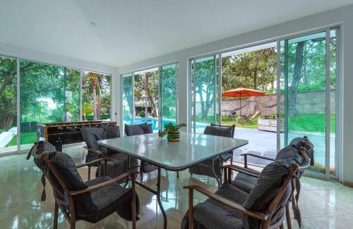 Zapopan Villa | Spacious Villa with Pool and Sports Area