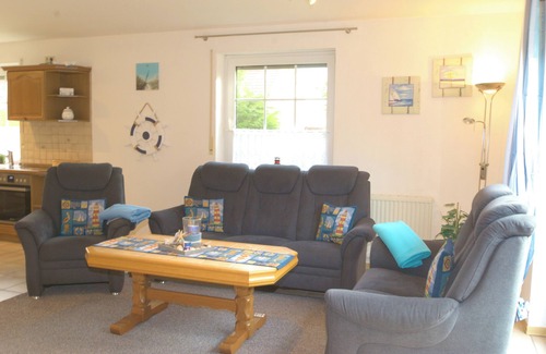 Norddeich House | Spacious vacation home close to the beach in Norddeich with garage, terrace and beach chair