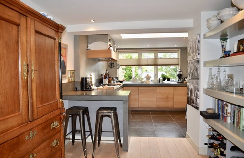 Bergen House | Spacious vacation home with a beautiful garden by the water.