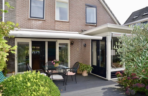 Bergen House | Spacious vacation home with a beautiful garden by the water.