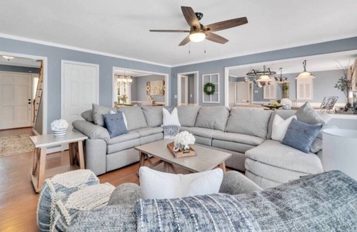 Candler House | Spacious & Vast Cozy Home 10m Down to Asheville!