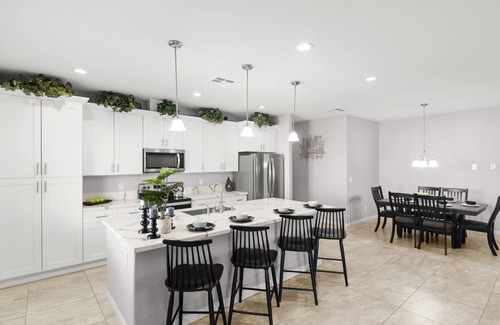 Las Vegas House | Spacious Vegas Home! 4 bedroom 2.5 bathrooms conveniently located !