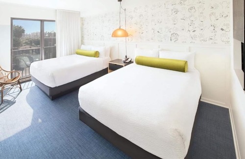 Venice Hotel | Spacious Venice Room | Rooftop | Balcony | Free Breakfast | Great for Families