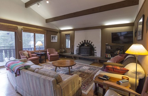 Londonderry Ski Chalet | Spacious Vermont Chalet Near Stratton Mountain Resort