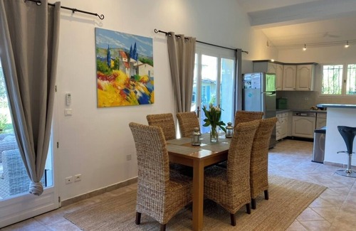 Le Bar-sur-Loup Villa | Spacious villa in Tourrettes-sur-Loup with Private Lake access