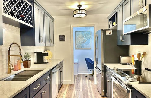 Harbour Town Condo | SPACIOUS VILLA WITH OCEAN VIEWS, NEAR SHOPS & BEACH IN HARBOUR TOWN HILTON HEAD