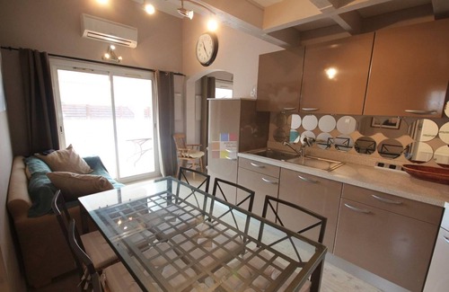 Portiragnes-Plage House | Spacious Villa for 8/9 people located in secured residence Les Marines, aico in the house, terrace