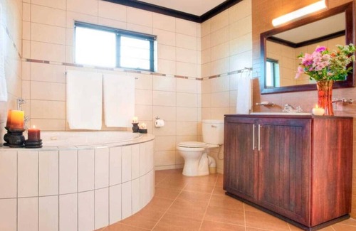 Windhoek Apartment | Spacious Villa Near Independence Museum! Swimming Pools, Family-Friendly!