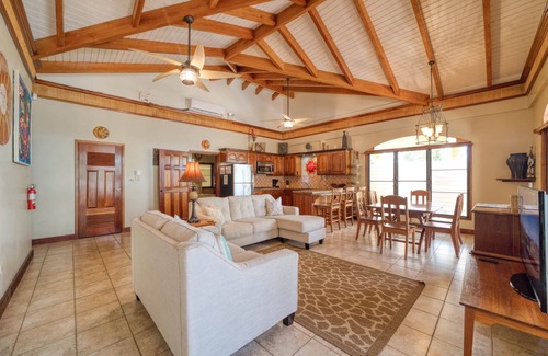 Placencia Villa | Spacious Villa on the Beach in Quiet North Placencia Village