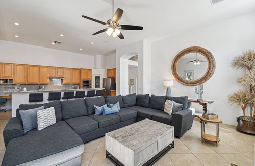 Arabian Crest Villa | Spacious Villa w/Heated Pool & Jacuzzi Sleeps 14