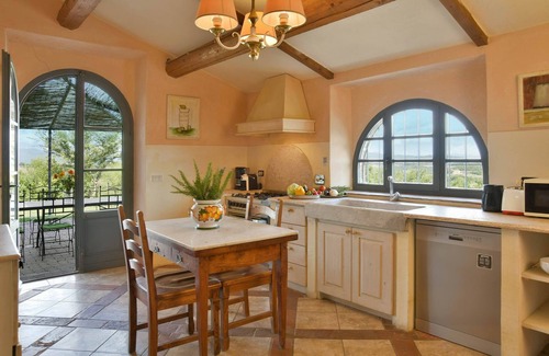 Bibbona Villa | Spacious villa with heated pool, A/C, Wi-Fi, BBQ, al fresco dining, sleep 20