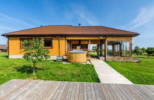 Moletai District Municipality House | Spacious Villa with Large Hall