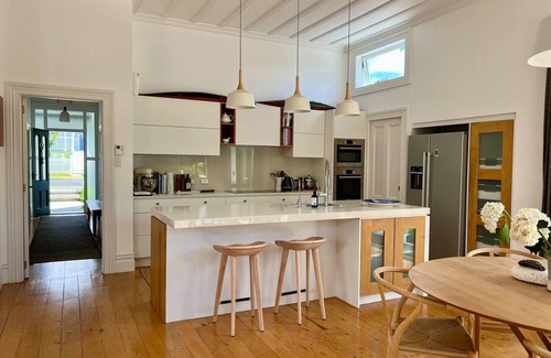 Devonport House | Spacious Villa with Outdoor Entertainment