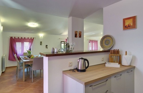 Valdebek House | Spacious villa with private pool, jacuzzi, billiards
