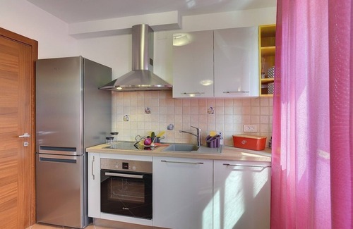 Valdebek House | Spacious villa with private pool, jacuzzi, billiards