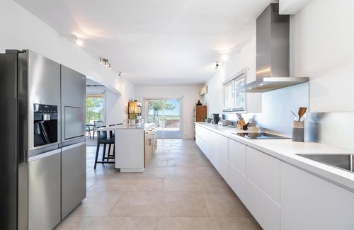 Grabels Villa | Spacious villa with swimming pool and beautiful view