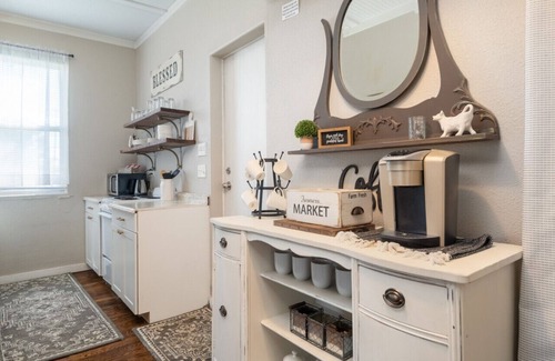 Franklin to the Fort Cottage | Spacious Vintage Home on the Bitterroot Bike Trail