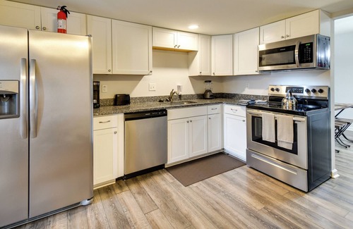 Norfolk - Virginia Beach House | Spacious Virginia Beach Home: 3 Mi to Town Center