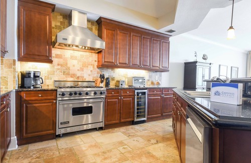 Fort Walton Beach Condo | Spacious w/beachfront balcony and upgraded electronics! 🏖️