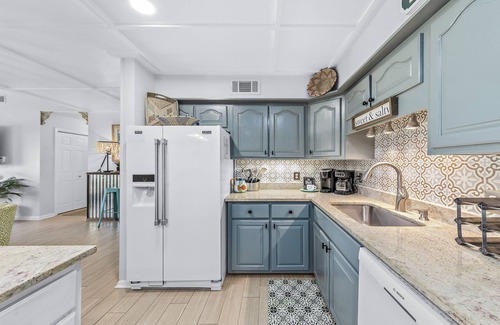 Orange Beach Condo | Spacious Waterfront Condo | Boat Dock Available | Outdoor Pool | My Beach Getaways