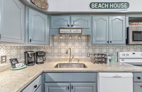 Orange Beach Condo | Spacious Waterfront Condo | Boat Dock Available | Outdoor Pool | My Beach Getaways