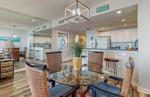 Fort Walton Beach - Destin Condo | Spacious, waterfront condo with gulf views, shared pools, & fitness room