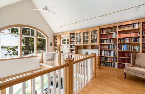 Freeport House | Spacious Waterfront Luxury Home