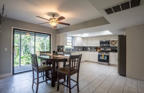 Temple Crest House | ☆Spacious Waterfront Oasis☆ Private Dock & Balcony