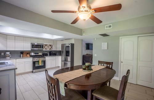 Temple Crest House | ☆Spacious Waterfront Oasis☆ Private Dock & Balcony