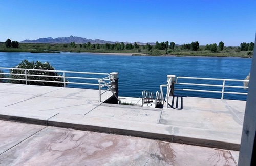 Blythe House | Spacious Waterfront Property on The Colorado River with your own Dock and Beach!