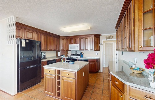 Avoca House | Spacious waterfront house with private heated seasonal pool + dock