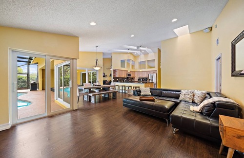 Greenview Shores House | Spacious Wellington Villa with heated pool