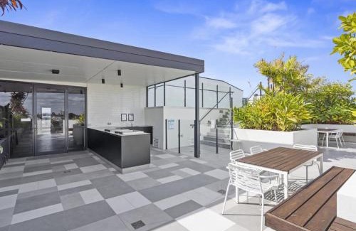 West End Apartment | Spacious West End Apartment with Pool & BBQ Access