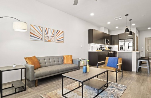 Glendale Sports and Entertainment District Apartment | Spacious Westgate CozySuites by stadium with pool 1