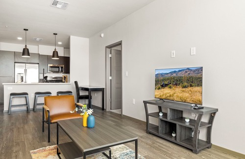 Glendale Sports and Entertainment District Apartment | Spacious Westgate CozySuites by stadium w/pool 2