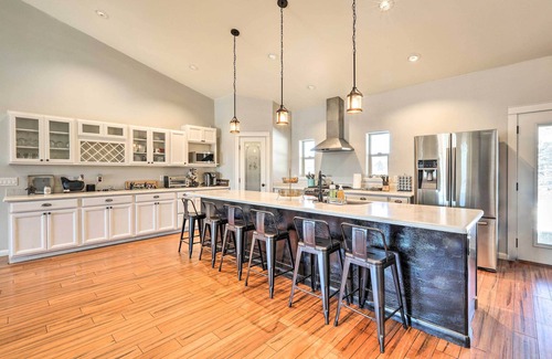 Williams House | Spacious Williams Home w/Yard: Near Hiking!