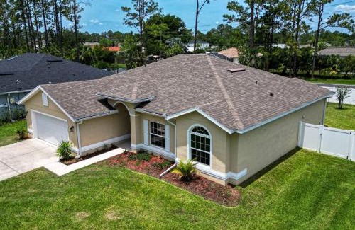 Palm Coast House | Spacious with Private Pool Ideal for Families
