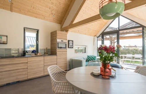 Westenschouwen House | Spaciousness with a fresh, soft interior, that's how this beautiful 4-person chalet can be described