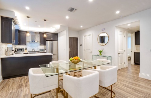 Beverly Hills Condo | Spaciuos Luxury Condo Beverly Hills Adjacent