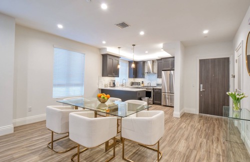 Beverly Hills Condo | Spaciuos Luxury Condo Beverly Hills Adjacent