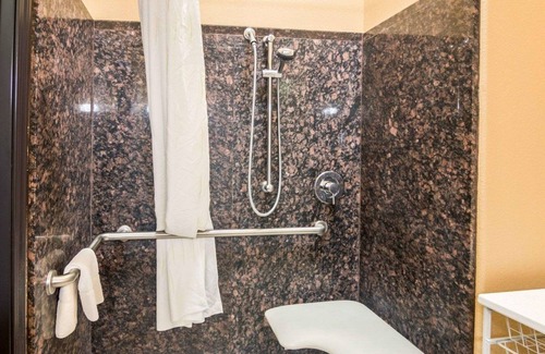 Amarillo Hotel | Spark by Hilton Amarillo Western Plaza