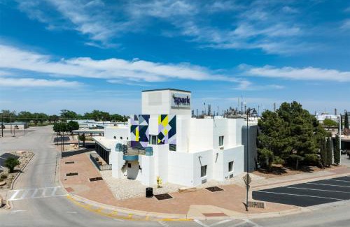 Artesia Hotel | Spark by Hilton Artesia