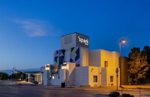 Artesia Hotel | Spark by Hilton Artesia